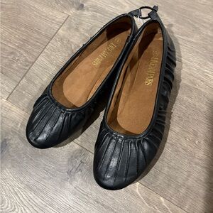 Dream Pairs Black Pleated Flats